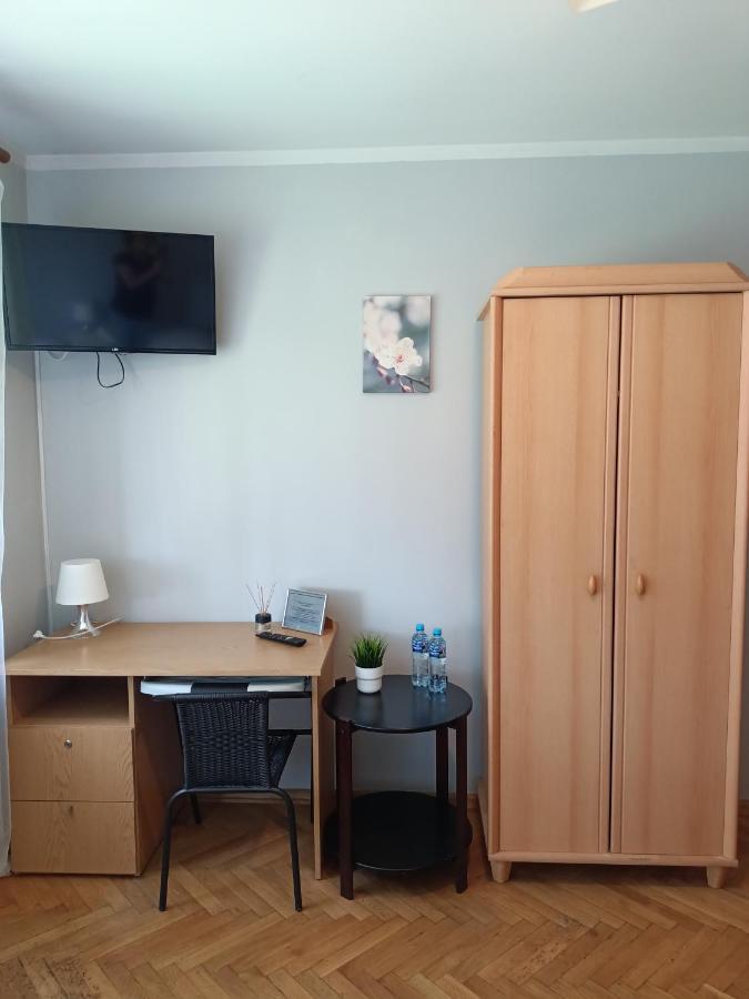 Pokoje Pod Swierkiem Swarzedz Bagian luar foto